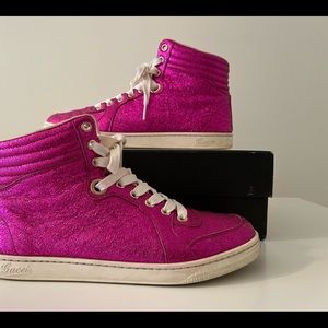 Gucci leather upper and rubber galassia sneaker fuschia